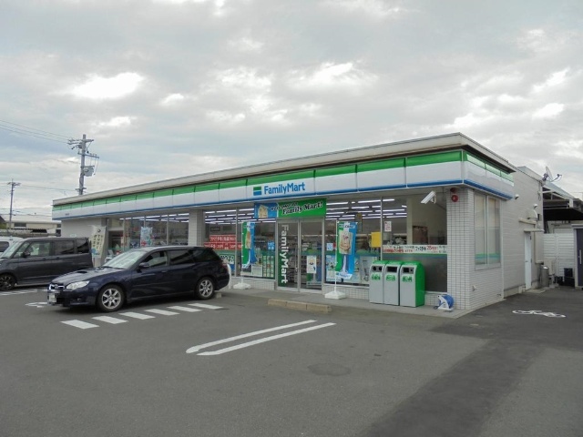 コンビニ　ファミリーマート（コンビニ）まで270m