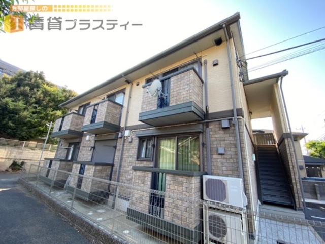 建物外観　２トーンの配色がお洒落です。