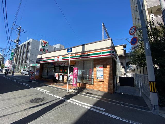 コンビニ　セブン－イレブン近鉄河内小阪駅南店（コンビニ）まで170m