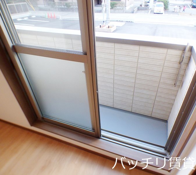 バルコニー　別号室の画像。現況優先。