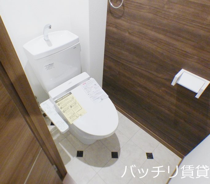 トイレ　別号室の画像。現況優先。