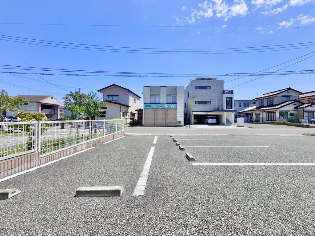 駐車場　駐車場部分・アスファルト舗装です♪