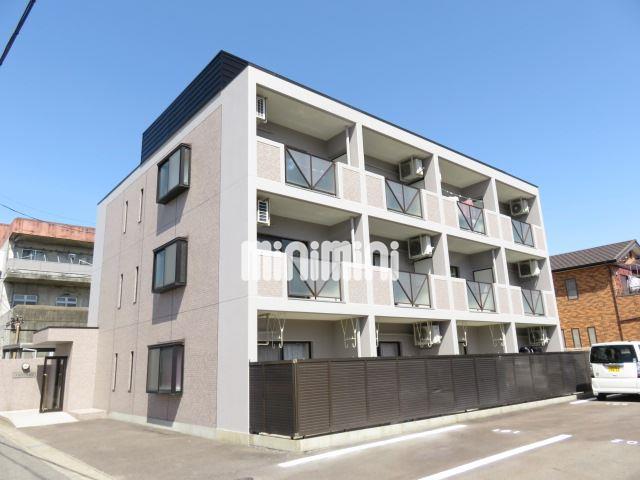 建物外観　３階建てのマンションです