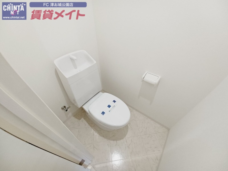 トイレ　同じ物件、別部屋の写真です