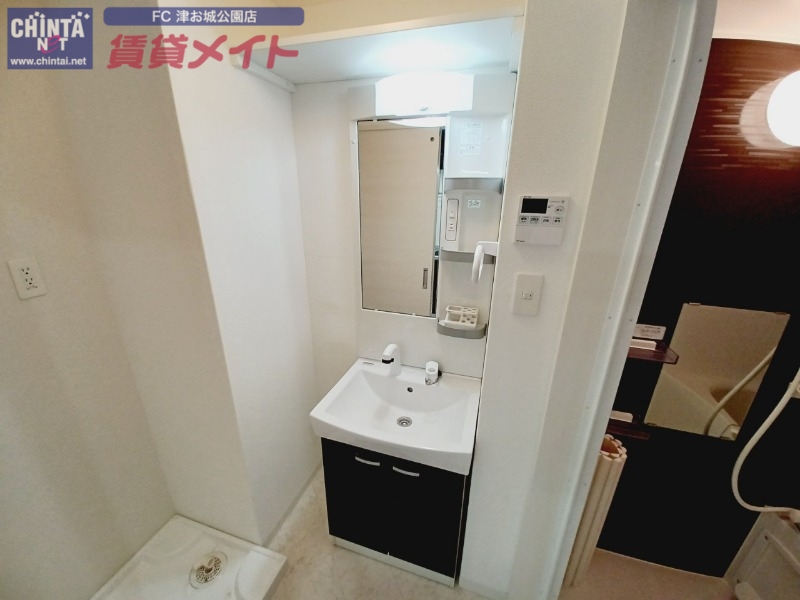 洗面設備　同じ物件、別部屋の写真です