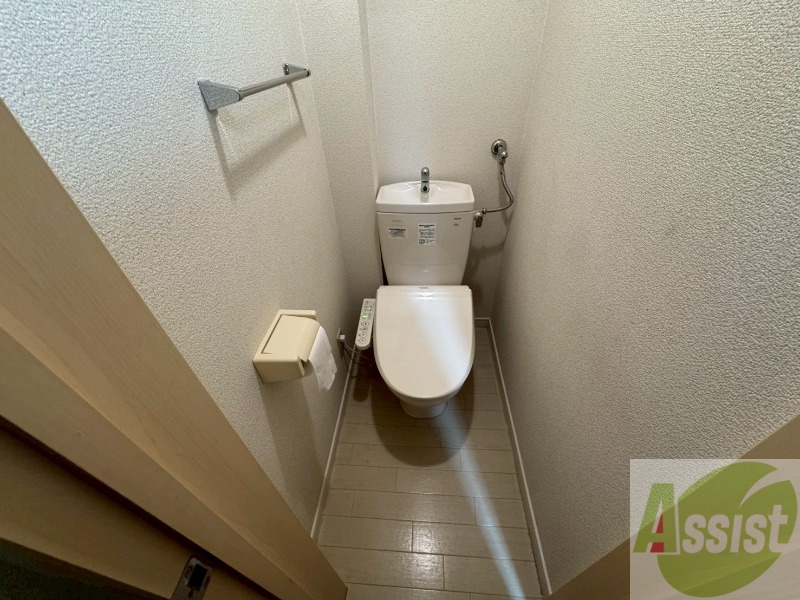 トイレ　こちらはトイレです。清潔感があり、安心して使用できます。