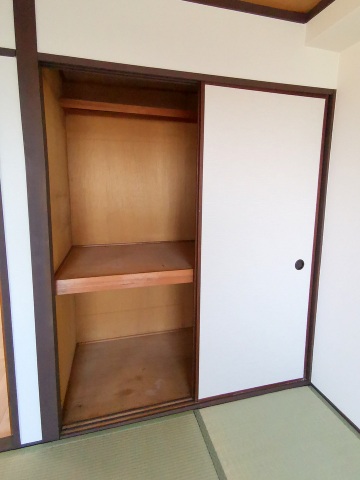 収納　押入