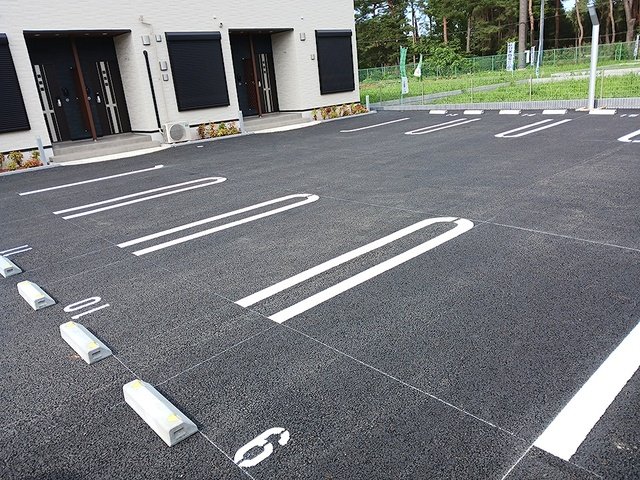 駐車場　駐車場に車を止められます