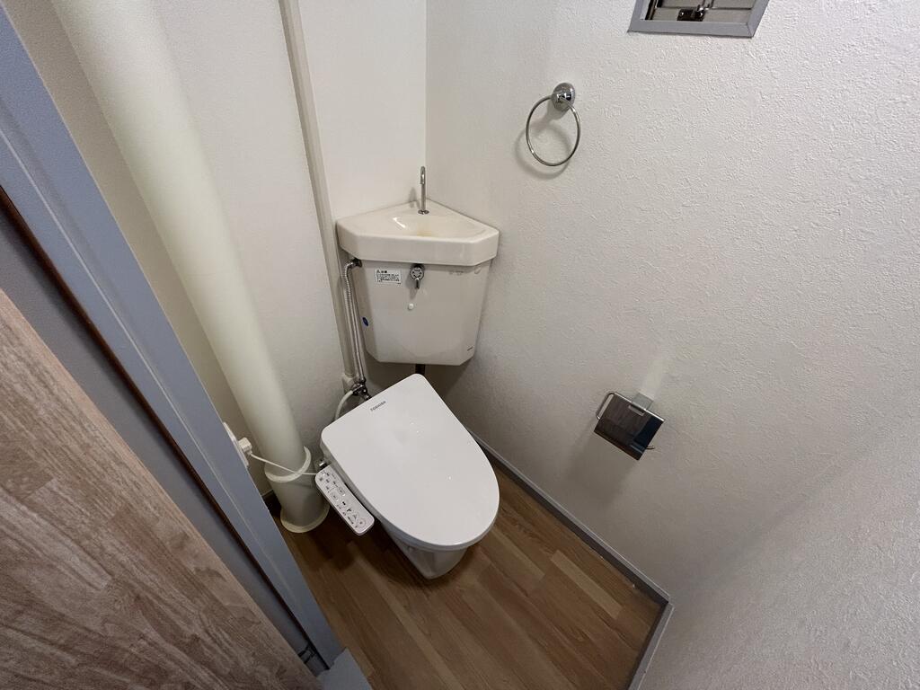 地下鉄西神・山手線 名谷駅 徒歩25分 5階建 築52年のトイレ写真