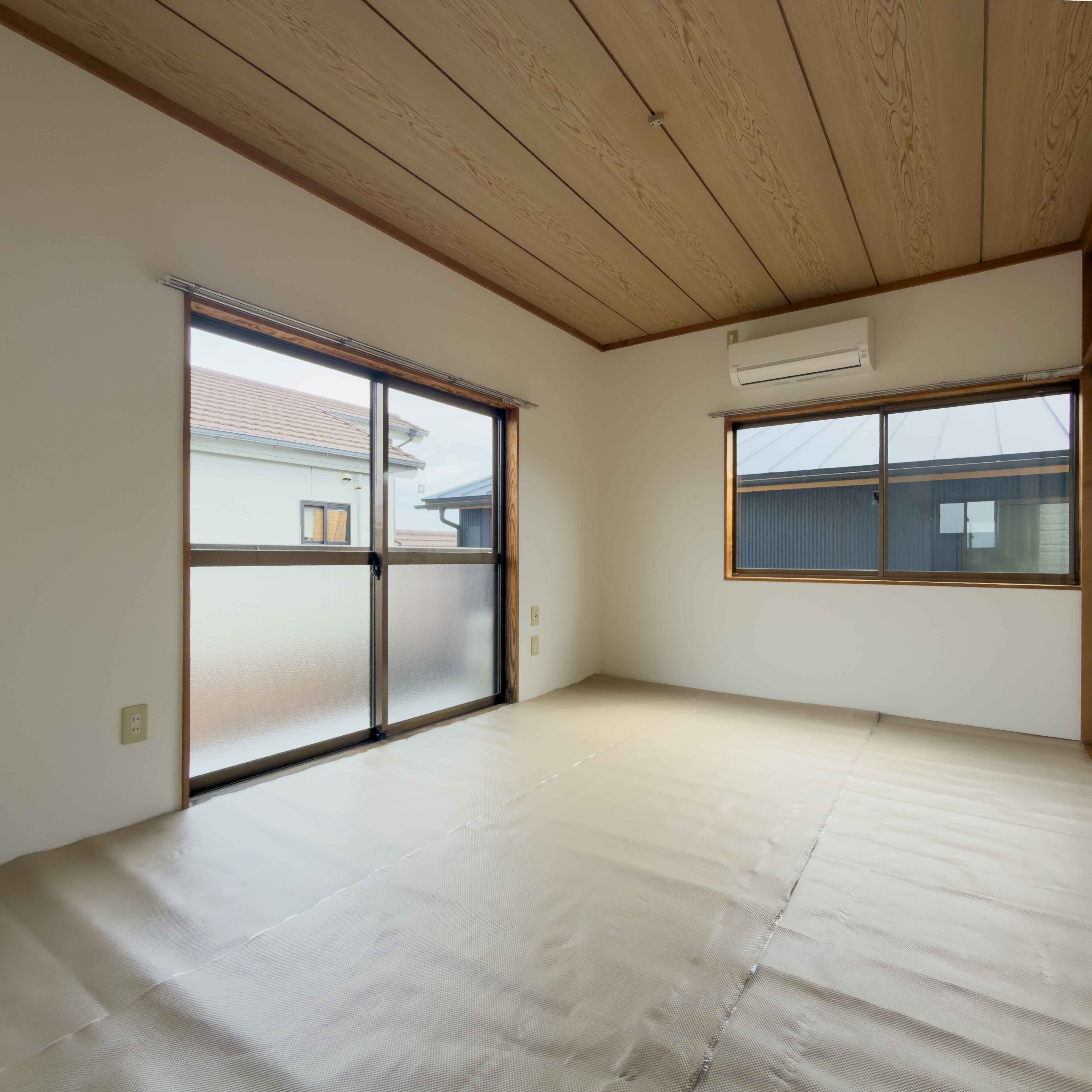 その他部屋・スペース　角部屋和室は陽当り良好♪画像は日焼けの養生を貼ってあります♪