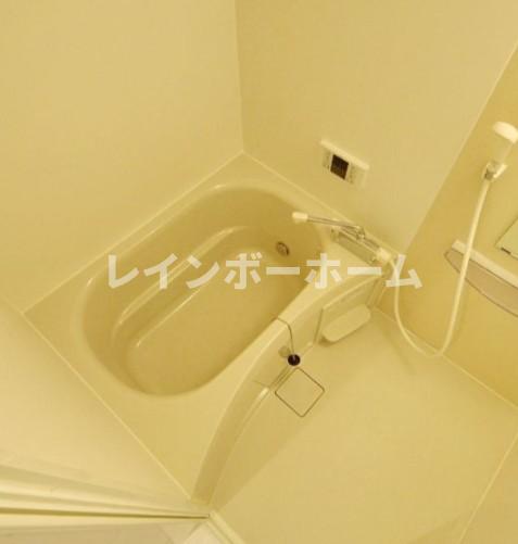 バス・シャワールーム　コンパクトで使いやすいお風呂です