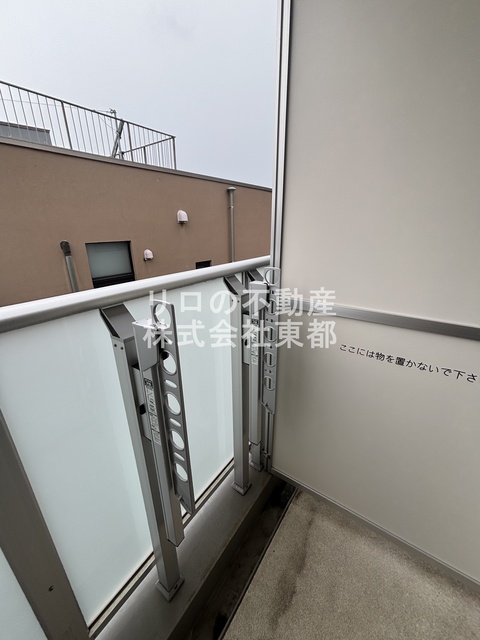 バルコニー　バルコニーがあるので洗濯物を太陽の下で干すことができます♪