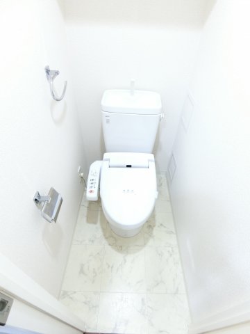 トイレ　※同タイプ参考写真です（カラータイプが異なる場合がございます