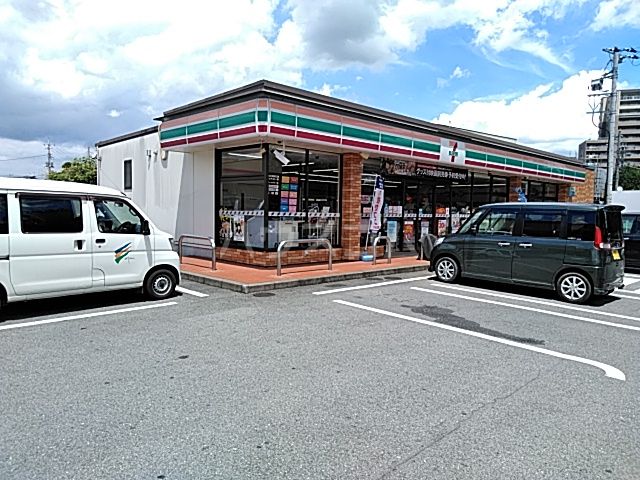 コンビニ　セブン-イレブン 鹿沼晃望台店（コンビニ）まで571m