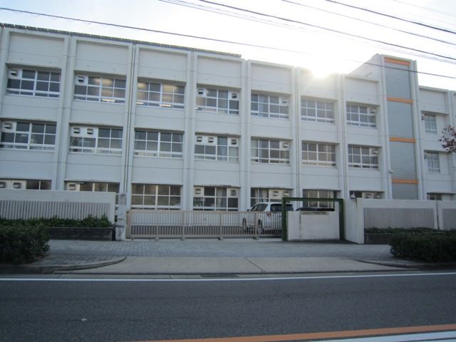 中学校　千種台中学校（中学校）まで642m