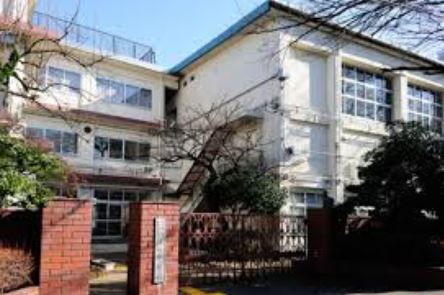 小学校　世田谷区立八幡小学校（小学校）まで512m