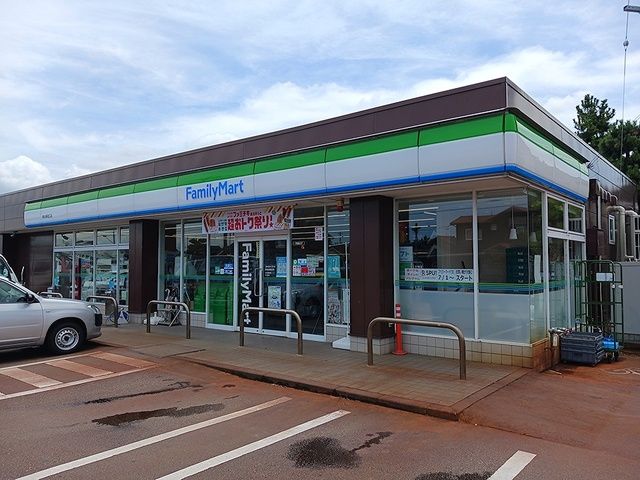 コンビニ　ファミリーマート（コンビニ）まで350m