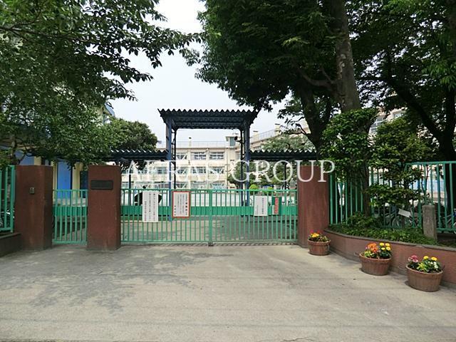 小学校　世田谷区立砧小学校（小学校）まで653m