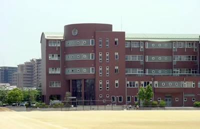 高校・高専　大阪府立八尾高等学校（高校・高専）まで352m