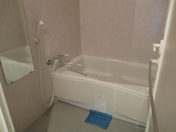 バス・シャワールーム　※写真は同じマンションの違う部屋のものになります。