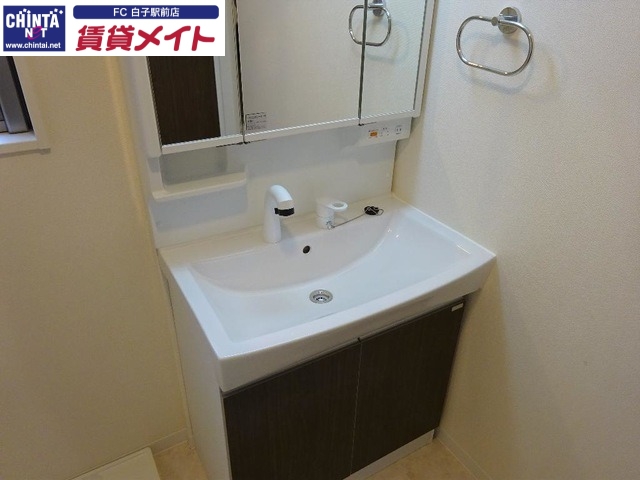 洗面設備　同型タイプの写真です
