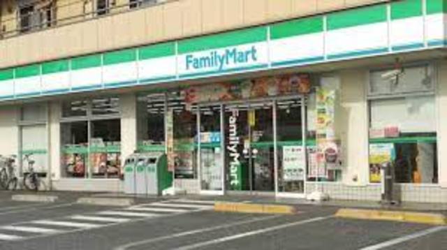 コンビニ　ファミリーマート早宮四丁目店（コンビニ）まで646m