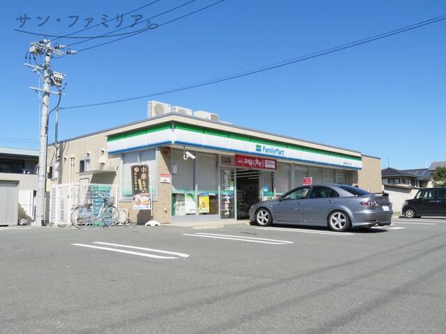 コンビニ　ファミリーマート 豊橋東岩田三丁目店（コンビニ）まで364m