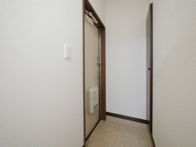 玄関　違う号室のお写真となります。