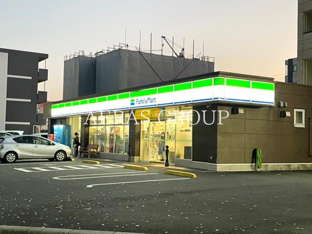 コンビニ　ファミリーマート 浦和美園駅前店（コンビニ）まで151m