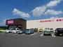 ドラックストア　ディスカウントドラッグコスモス鴨方店（ドラッグストア）まで828m