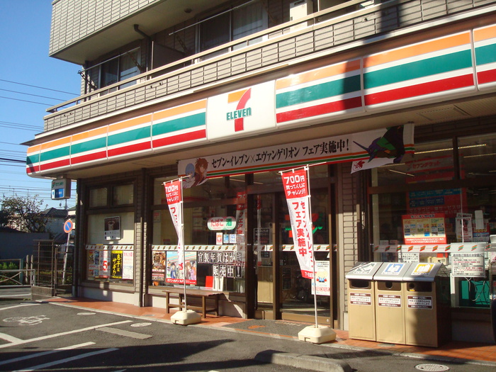 コンビニ　セブンイレブン（コンビニ）まで379m