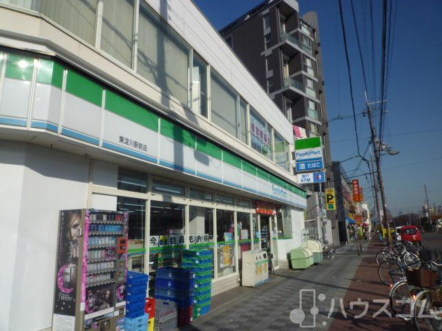 コンビニ　ファミリーマート東淀川駅前店（コンビニ）まで140m