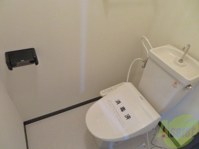 トイレ　ウォシュレット機能がついたトイレです。安心して使用できますね