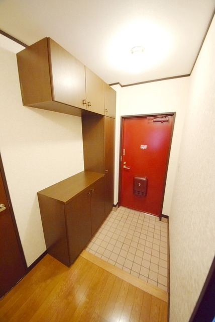 玄関　同タイプ反転部屋