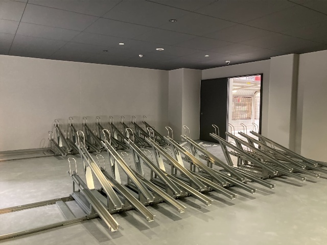 ロビー　駐輪場