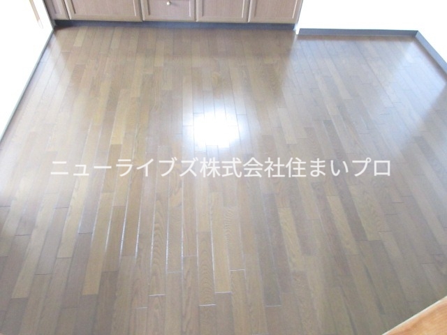 ヒルズシティ寝屋川の居間写真