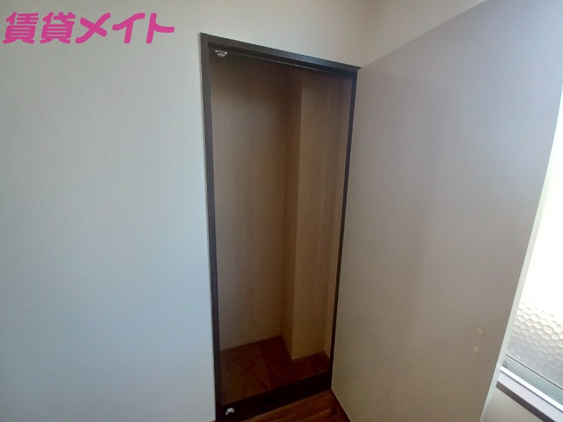 収納　同型参考写真