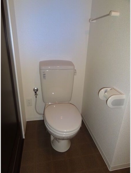 トイレ　写真はイメージです。色仕様は現況優先になります。