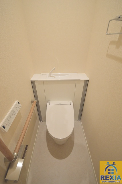 千葉都市モノレール 作草部駅 徒歩6分 2階建 築1年のトイレ写真