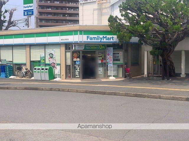 コンビニ　ファミリーマート（コンビニ）まで810m