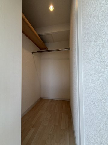 収納　ウォークインクローゼットなので収納豊富です☆