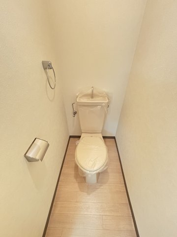 阪急京都線 上新庄駅 徒歩2分 5階建 築40年のトイレ写真