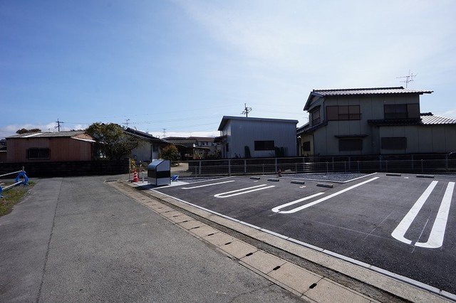 駐車場　駐車場に車を止められます