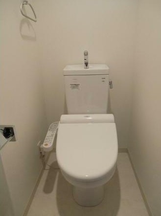 西武池袋線 桜台駅 徒歩7分 6階建 築15年のトイレ写真