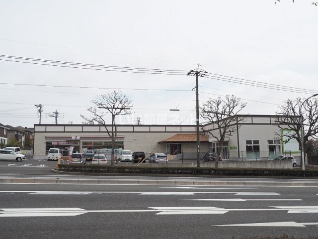 コンビニ　セブンイレブン　小倉にれの木坂店（コンビニ）まで883m