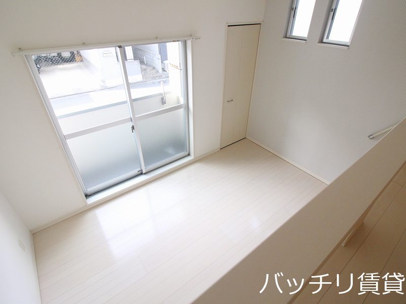 バルコニー　別号室タイプの為、現状を優先致します。
