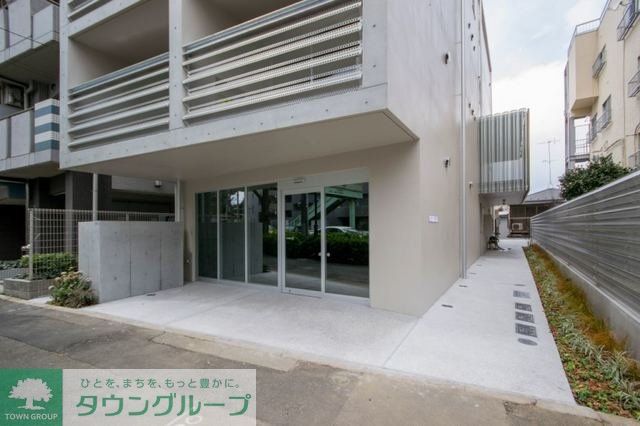 エントランス　写真は同タイプ住戸です。