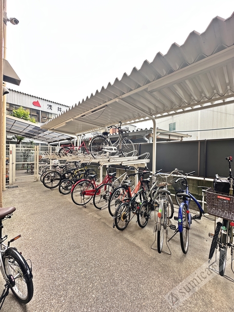 駐車場　屋根付き駐輪場で雨の日も安心♪