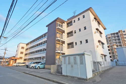 建物外観　エントランス改装してます