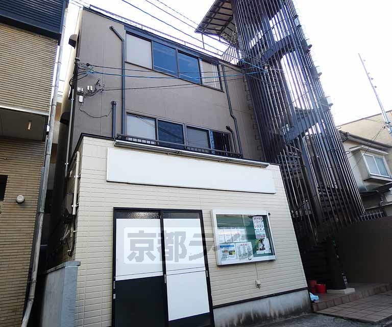 京都市伏見区両替町９丁目のマンションの建物外観